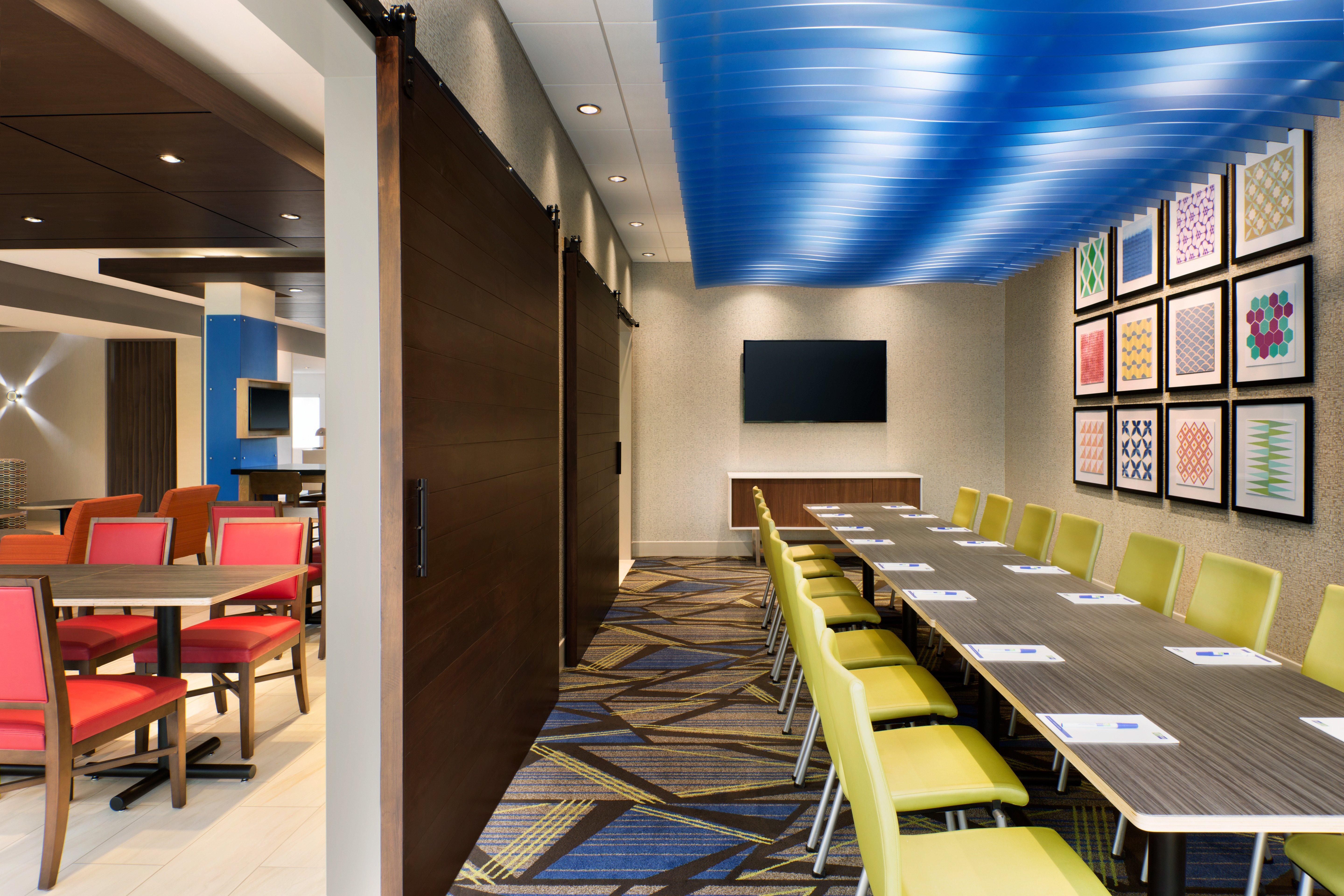 Holiday Inn Express & Suites - Kokomo South By Ihg Exterior photo