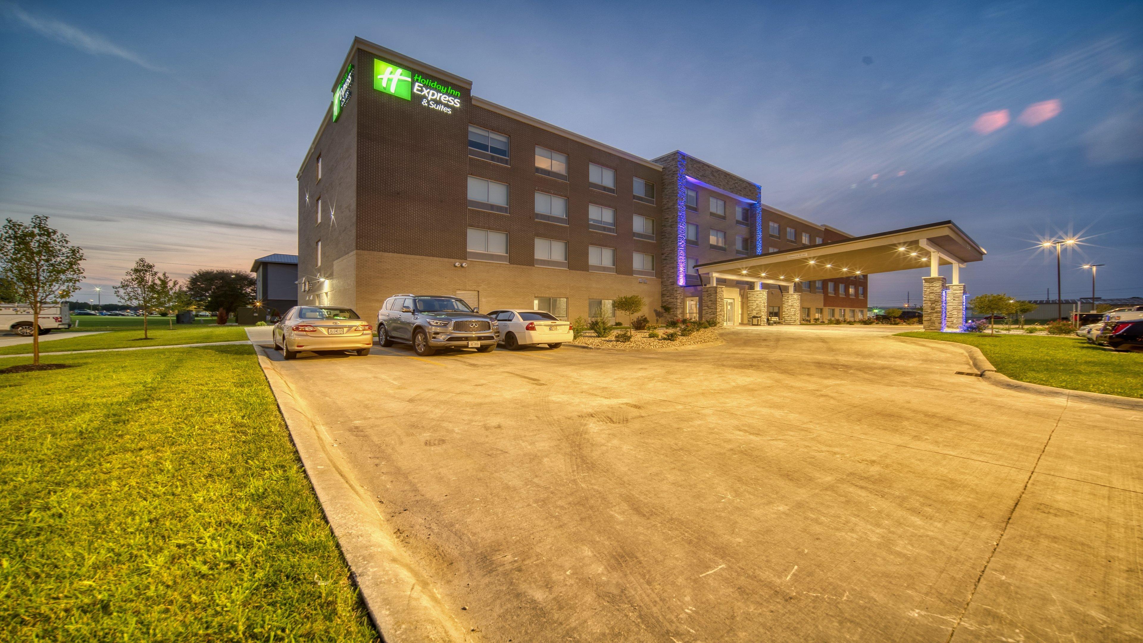 Holiday Inn Express & Suites - Kokomo South By Ihg Exterior photo